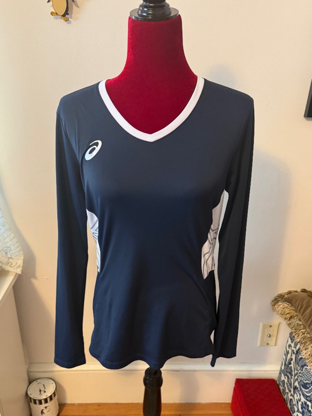 Asics V Neck long Sleeve Black White Wms Top size Med